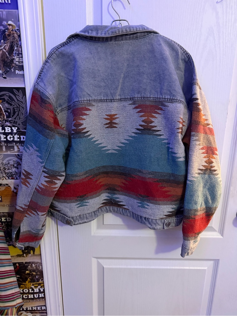 Cropped Aztec-Pattern Denim Jacket - Multicolor - Picture 3 of 3